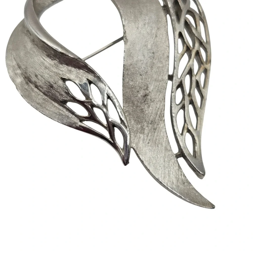 Abstract Ribbon Teardrop and Circle Brooch Silver Tone Openwork Sculptural 2pc